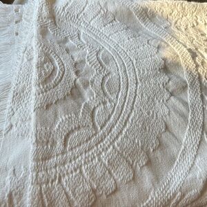 Vintage Crown Crafts Cotton Matelasse Full/Double Fringe White Bedspread.